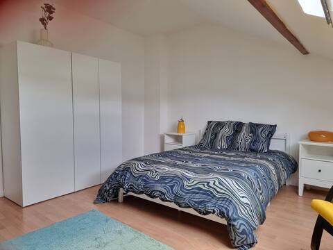 Spacious Floor 13Guests 10mn from Disney car/bus