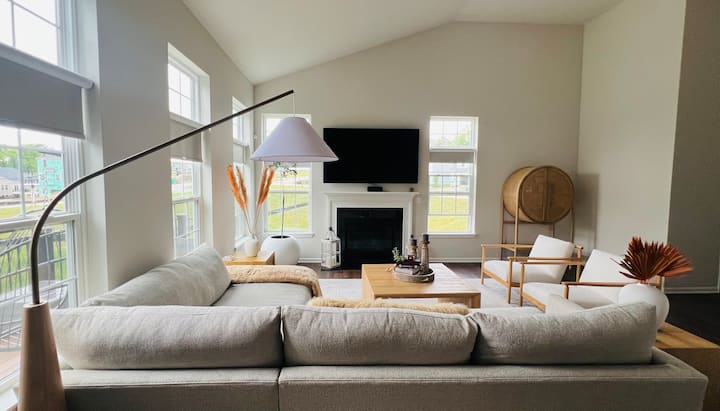 Luxurious Newly Built Lake-house - Riviera Beach, WI