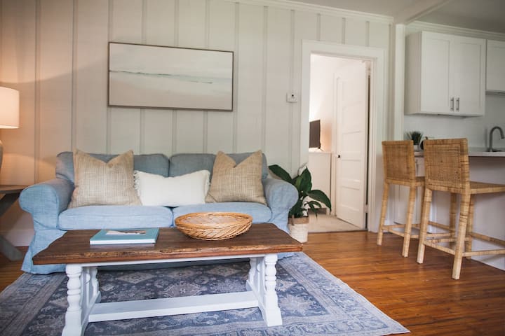 Cozy Coastal 1 Bedroom Retreat— Historic Downtown! - Brunswick, GA