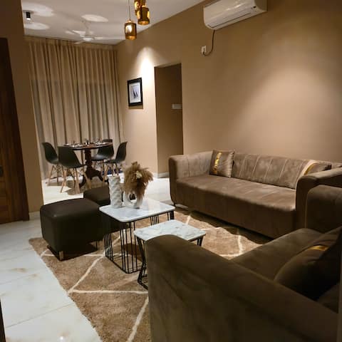 (g3) 3Br Queen Luxury Suite (family) No Stags