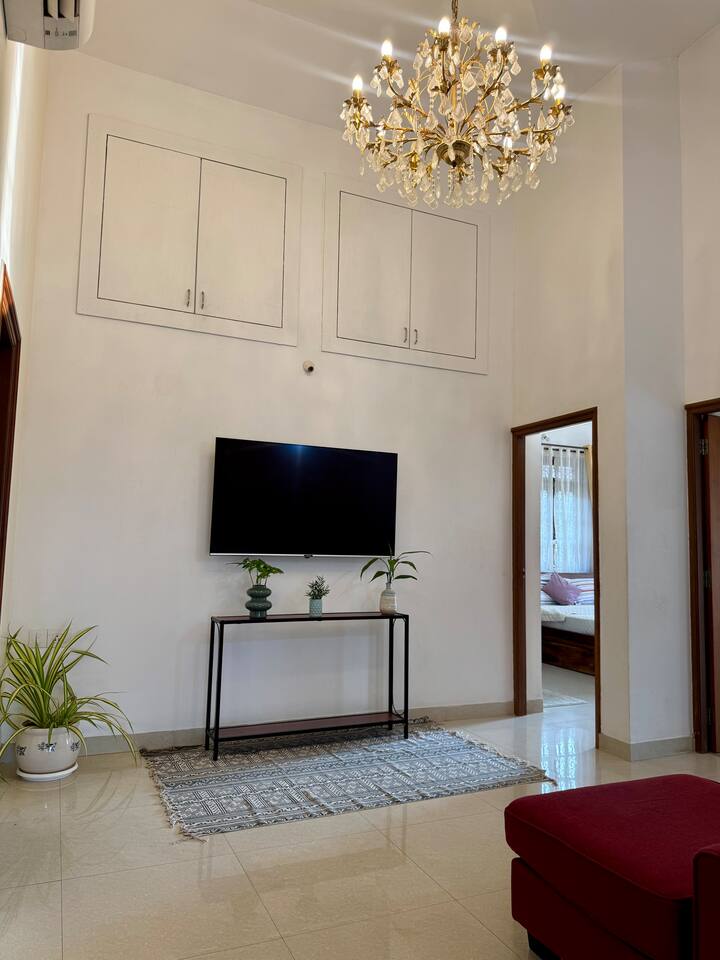 Living room image 24
