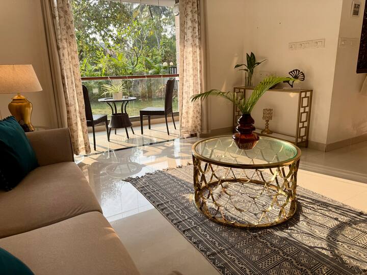 Living room image 19