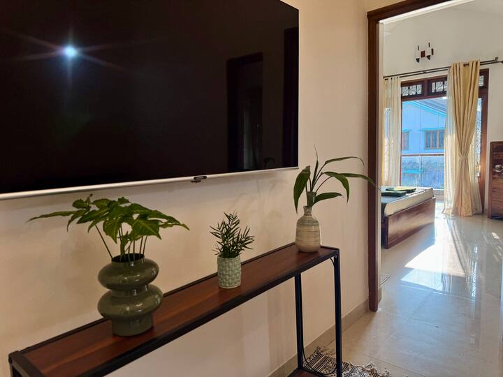 Living room image 23