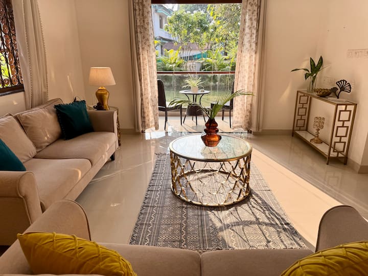Living room image 13