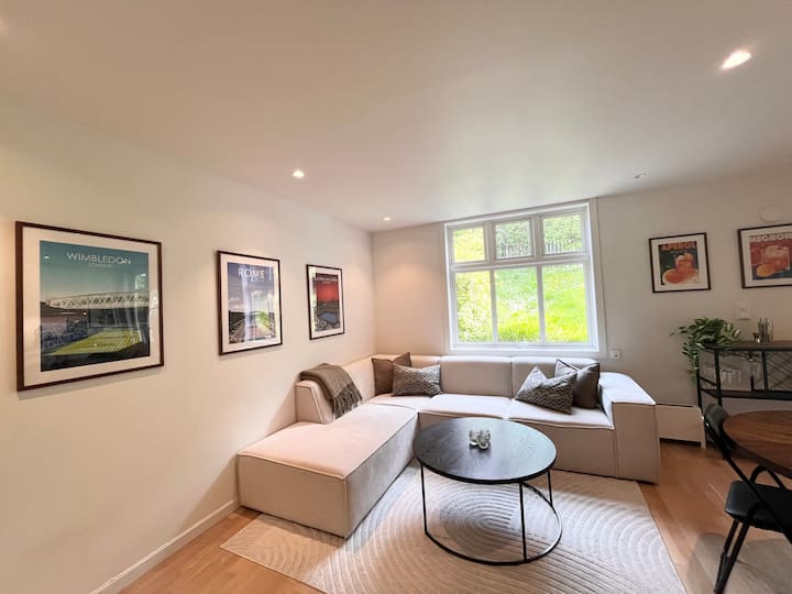 Central Apartment, Private Garden & 18m² Terrace - Bergen