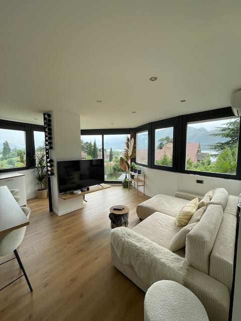 Cozy apartment - lake view