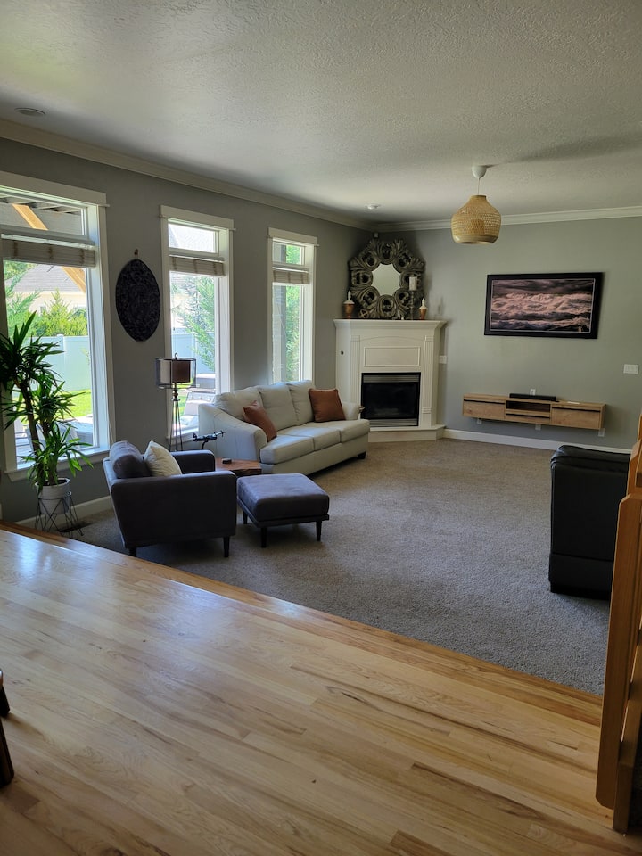 Luxury Retreat • Game Rm • 3 King - Meridian, ID