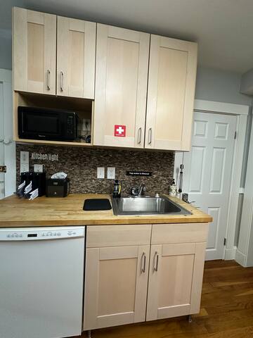 Spacious 4BR Apartment – 3rd Floor gallery image 4