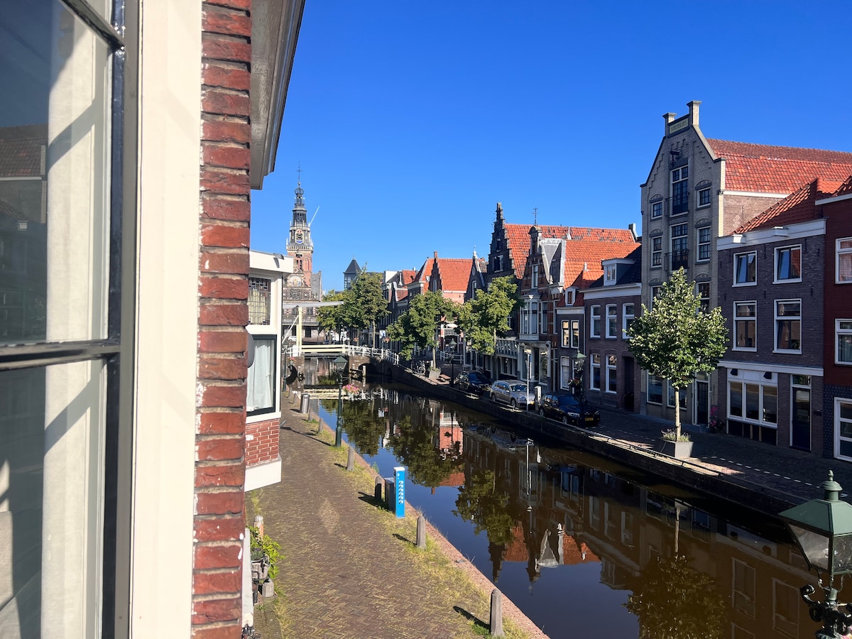 Top performing Airbnb: Canal Warehouse Apartment 2 - Alkmaar City Centre in Binnenstad Oost
