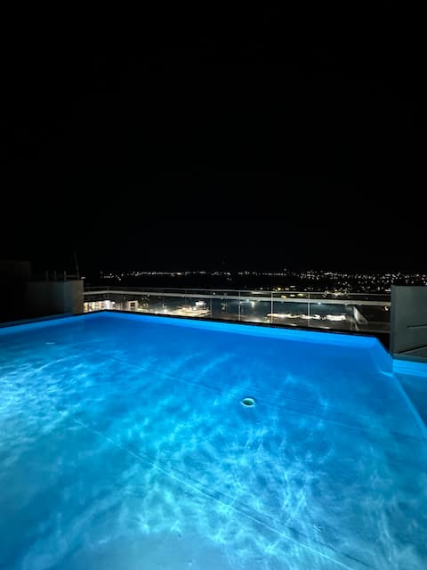 Beautiful new apartment, air conditioning.