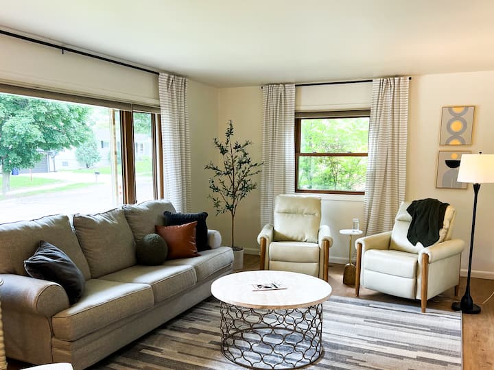 Sioux Falls Home Away From Home! - Harrisburg, SD