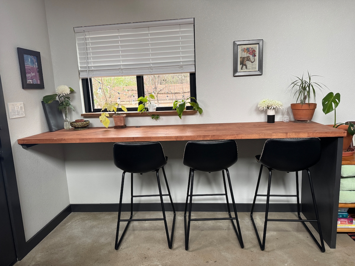 Cozy, Private & Quiet: Near UT & downtown-East ATX