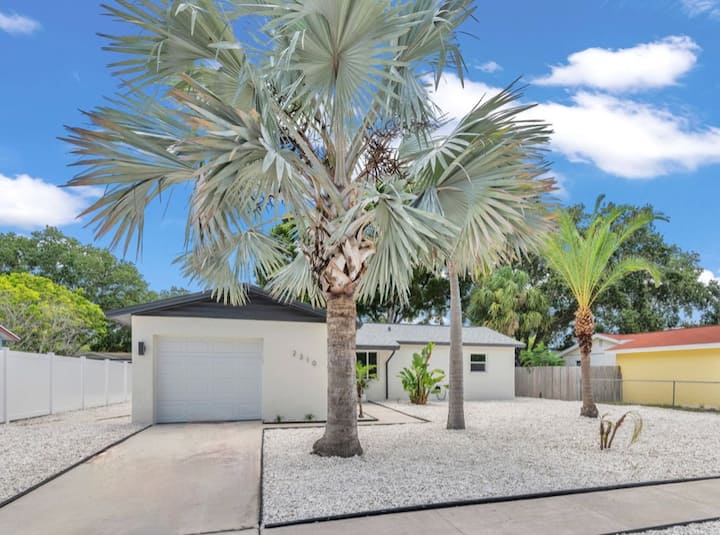 Modern Digs Close To Indian Rocks Beach Non Flood - Largo, FL
