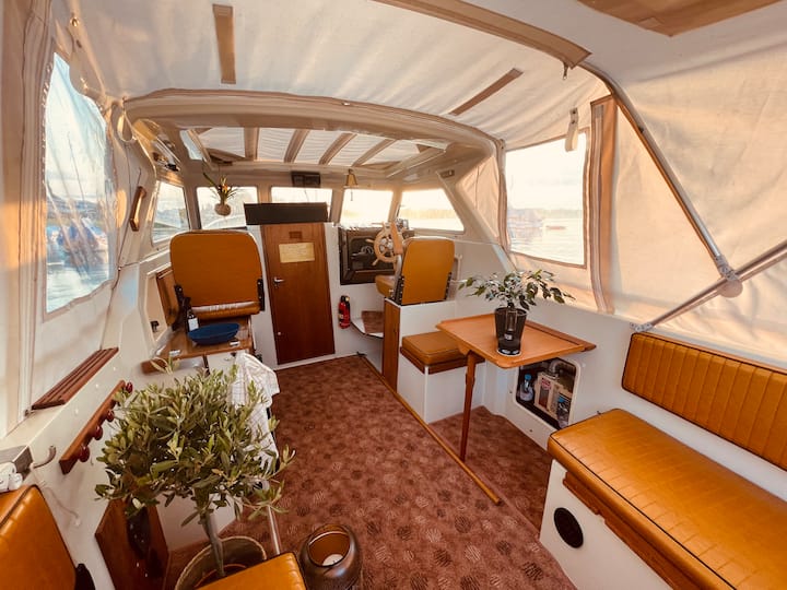 Charming Boat For Unique Waterfront Stay - Zúrich