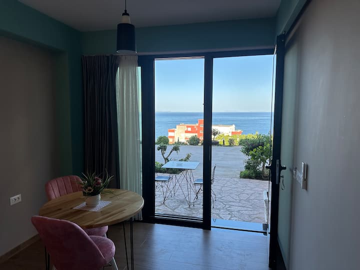 Emerald King Suite – Sea View In Saranda - Kassiopi