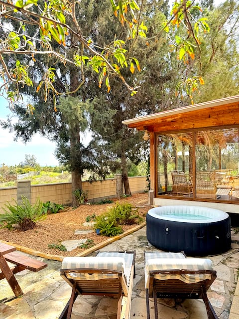 Peaceful Garden Retreat w/ Hot Tub•5 Min to Beach