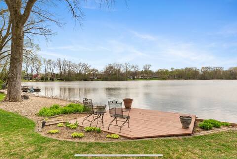 Lakefront View Getaway Home! Hot tub! Kayak!