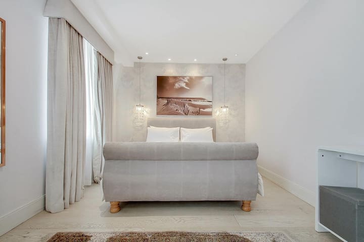 Two Bed Apartment Central London