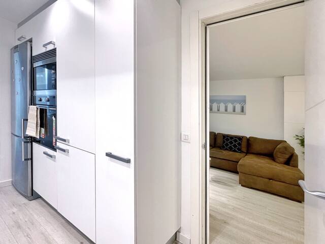 Beach Apartment 2-Room & 2-Bath + Parking gallery image 3