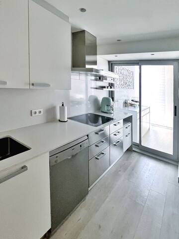 Beach Apartment 2-Room & 2-Bath + Parking gallery image 4