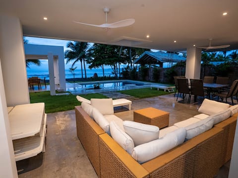 Beachfront Casa Álamos II