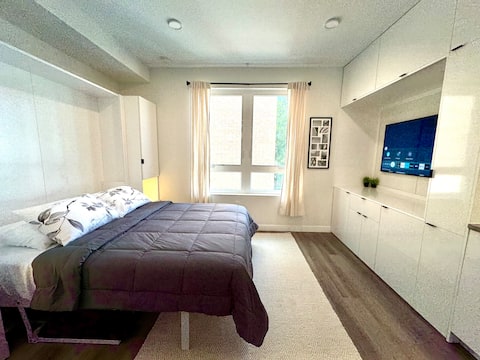 Popular Airbnb listing: Modern Uptown Studio Near Downtown! in City Park West