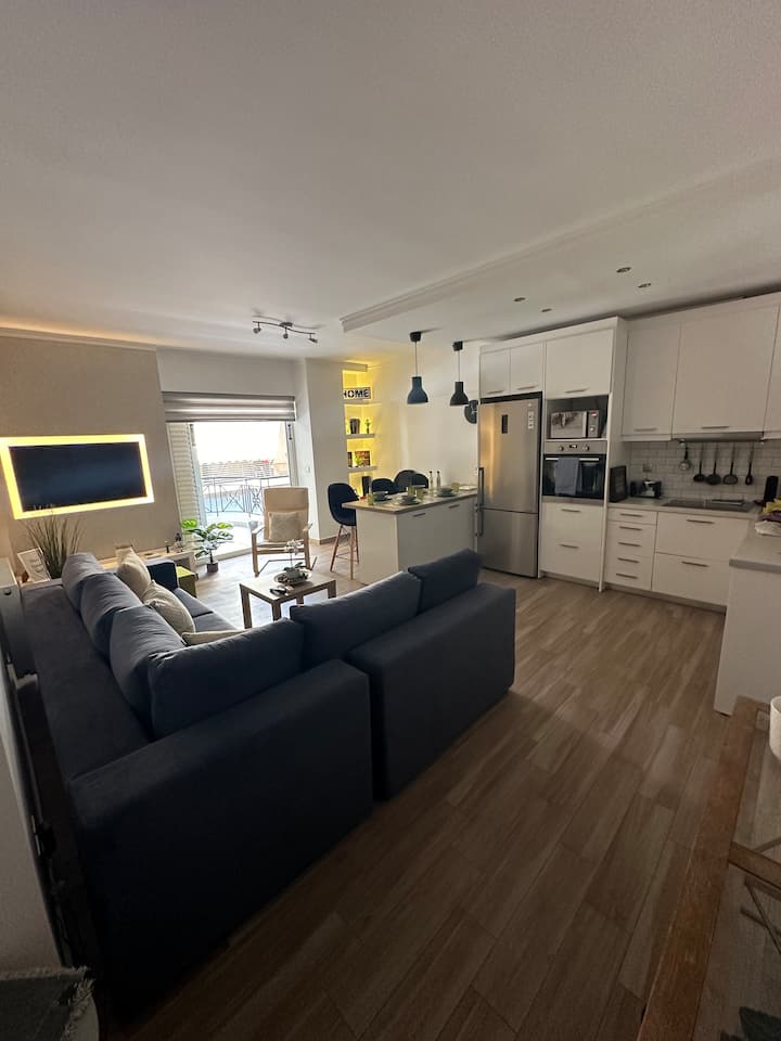 Sunny Apartment Next To Acropolis - Athens