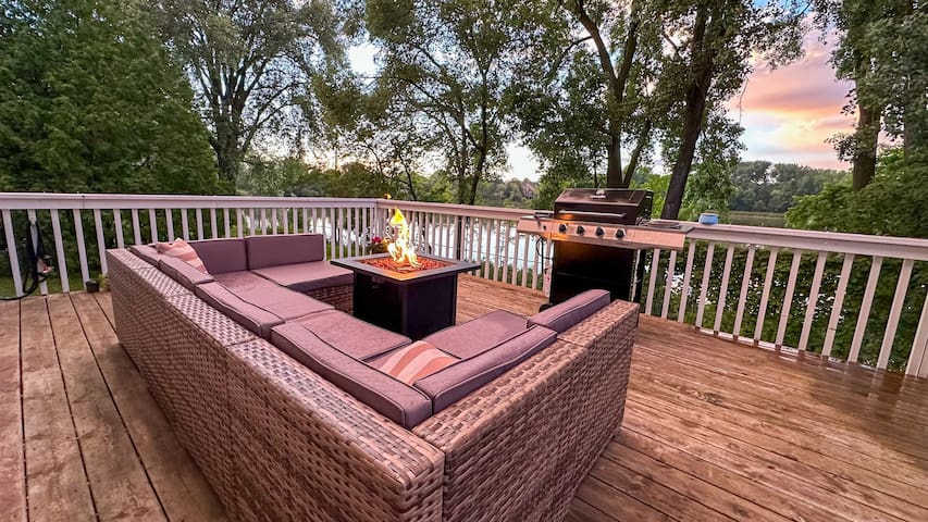 Lakefront hideaway in the city