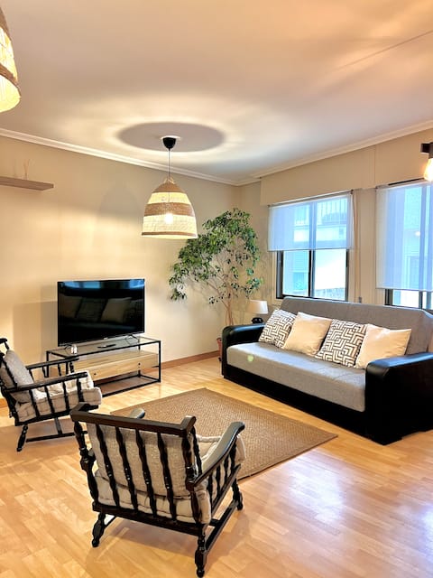Charming downtown apartment