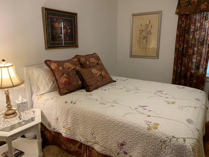 מיטת קווין סייז. 