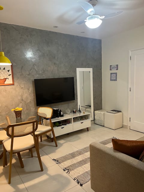 Popular Airbnb listing: Well located 02 blocks from Copacabana Beach in Rio De Janeiro