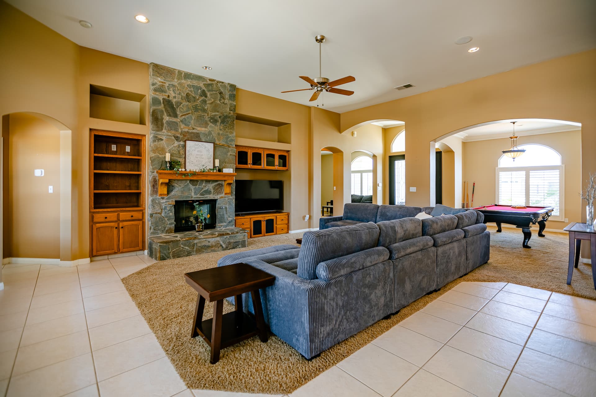 Spacious Home Beautiful NW Bakersfield(Pool Table)