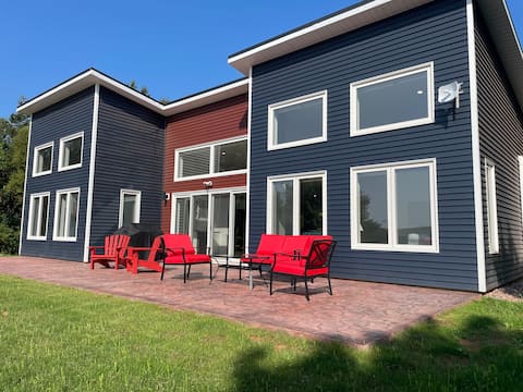 Modern waterfront cottage. Hillside Reach Villa