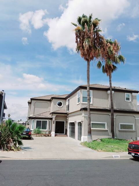 Villa Waterfront Sunset 4bd 4bth 2Livinrm sleep 10