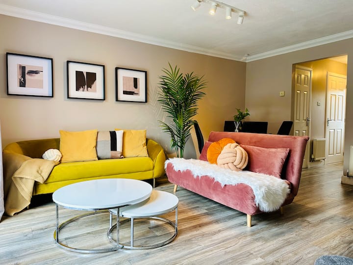 Relaxing Hideaway: Chic 2br Townhouse Urban Oasis - Glasgow
