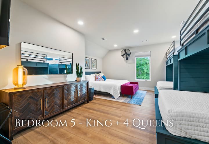 Ideal for large groups or families, this bedroom features a king bed and four built-in queen bunks.