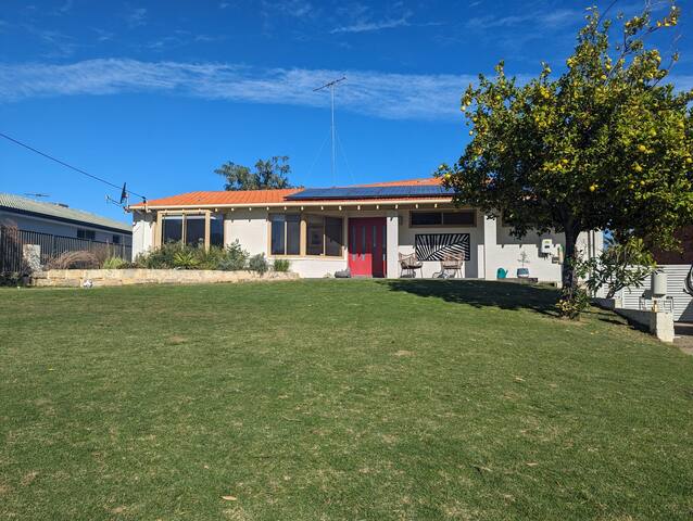 Green oasis for family stay gallery image 2