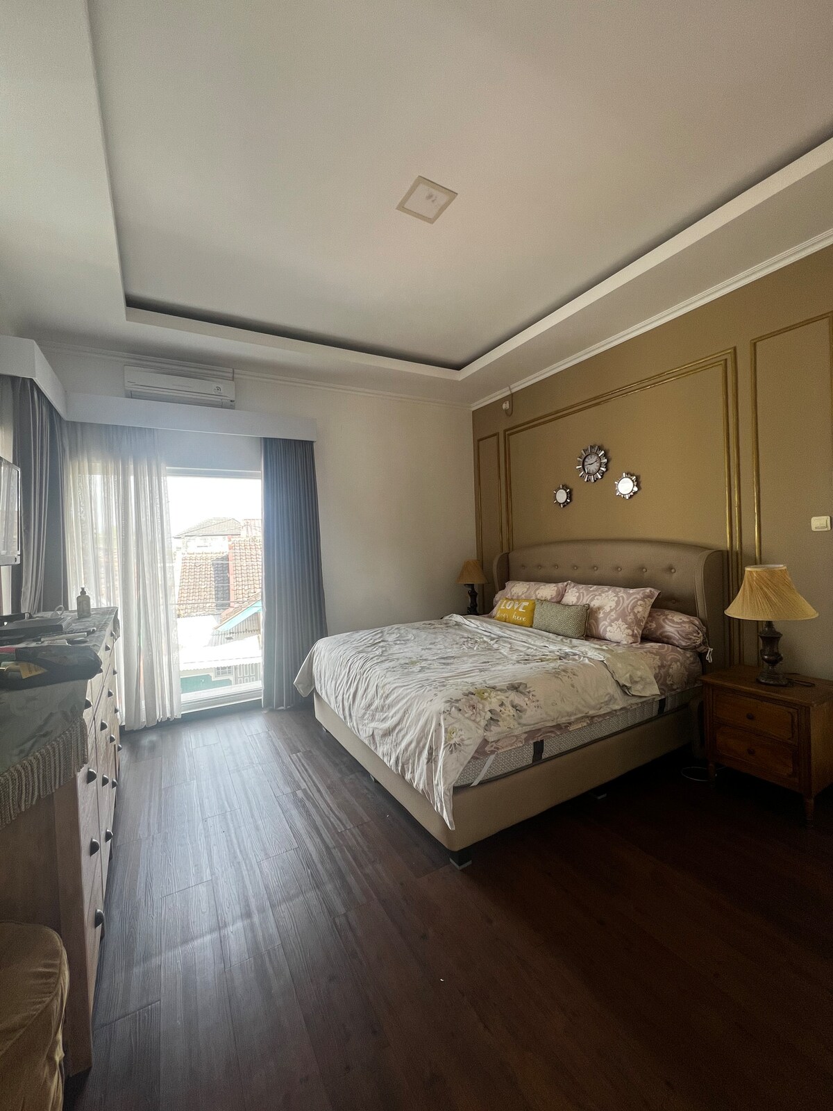 Dormitorio principal en el segundo piso