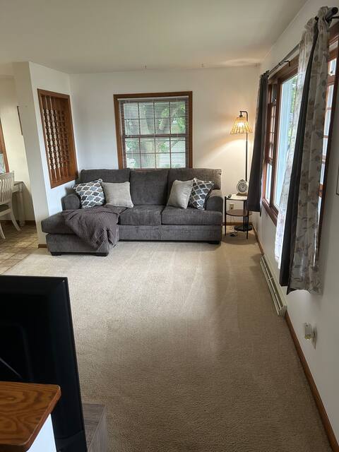 Cozy 2 beds 1.5 bath home & garage