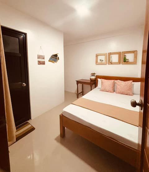 3 Rooms near rocky shoreline