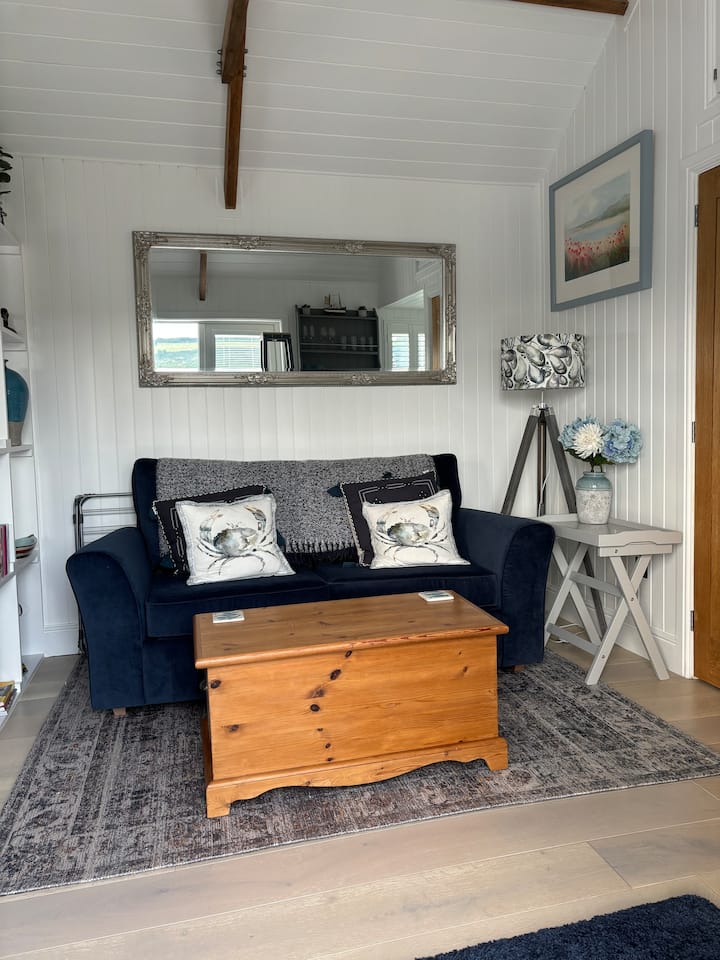Sunny Chalet With Parking & Patio - Port Isaac