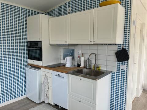 Popular Airbnb listing: Knäbo, by the sea on northwestern Tjörn in Tjörn