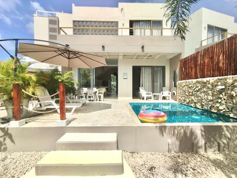 Private, safe and comfortable cabin with pool