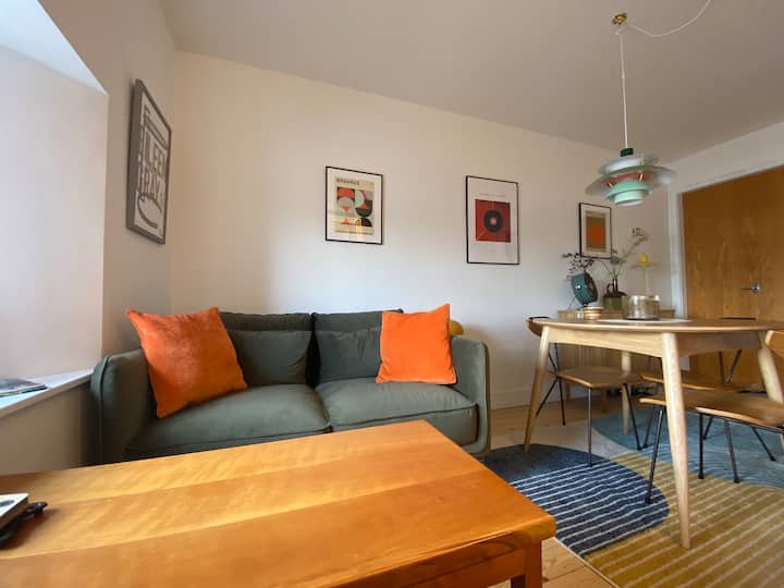 Beautifully Designed Apartment For 2 Westport Quay - Westport