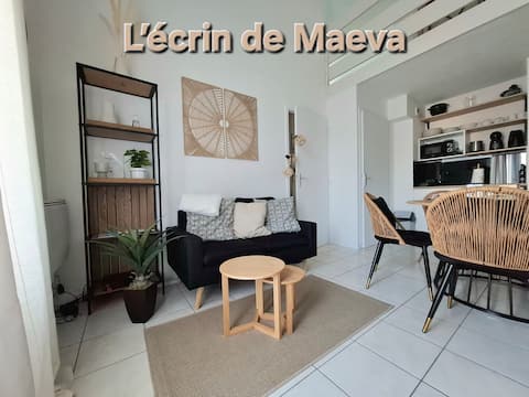 Top Airbnb: 100 m from the sea | Private parking | Balcony in Saint Nic