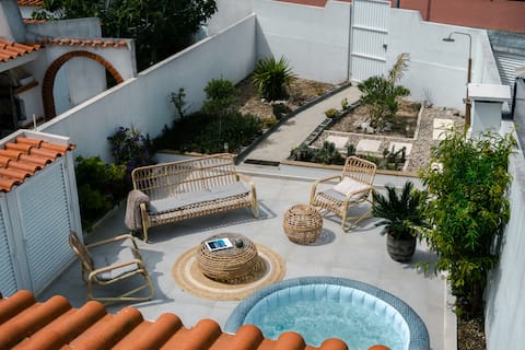 MyTide BeachHouse • 150m to Ocean • Private Garden