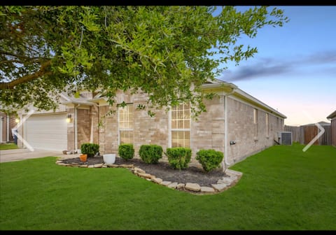 Beautiful 4 bedroom house. 3 Queen and 1 king bed.