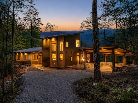 Modern treehouse by Gorges State Park-Views!