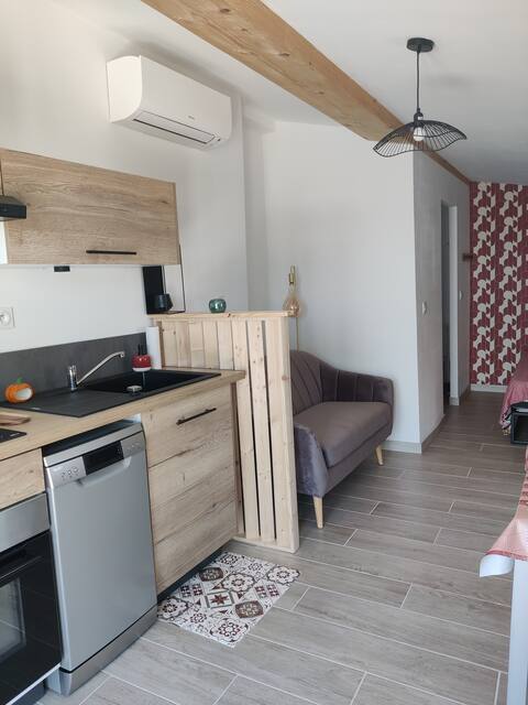 Top performing Airbnb: "L'épinette" Vacation Studio. in Saint Saturnin Lès Apt