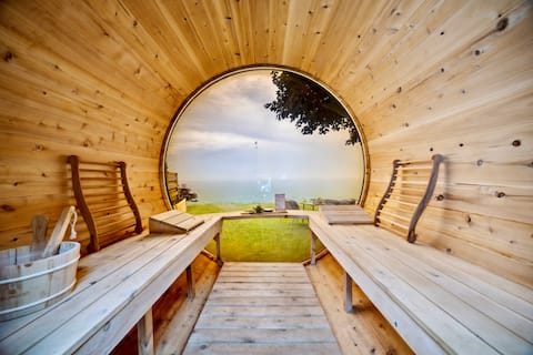 Sleeps 11 | Barrel Sauna, Hot Tub & Bunk Room
